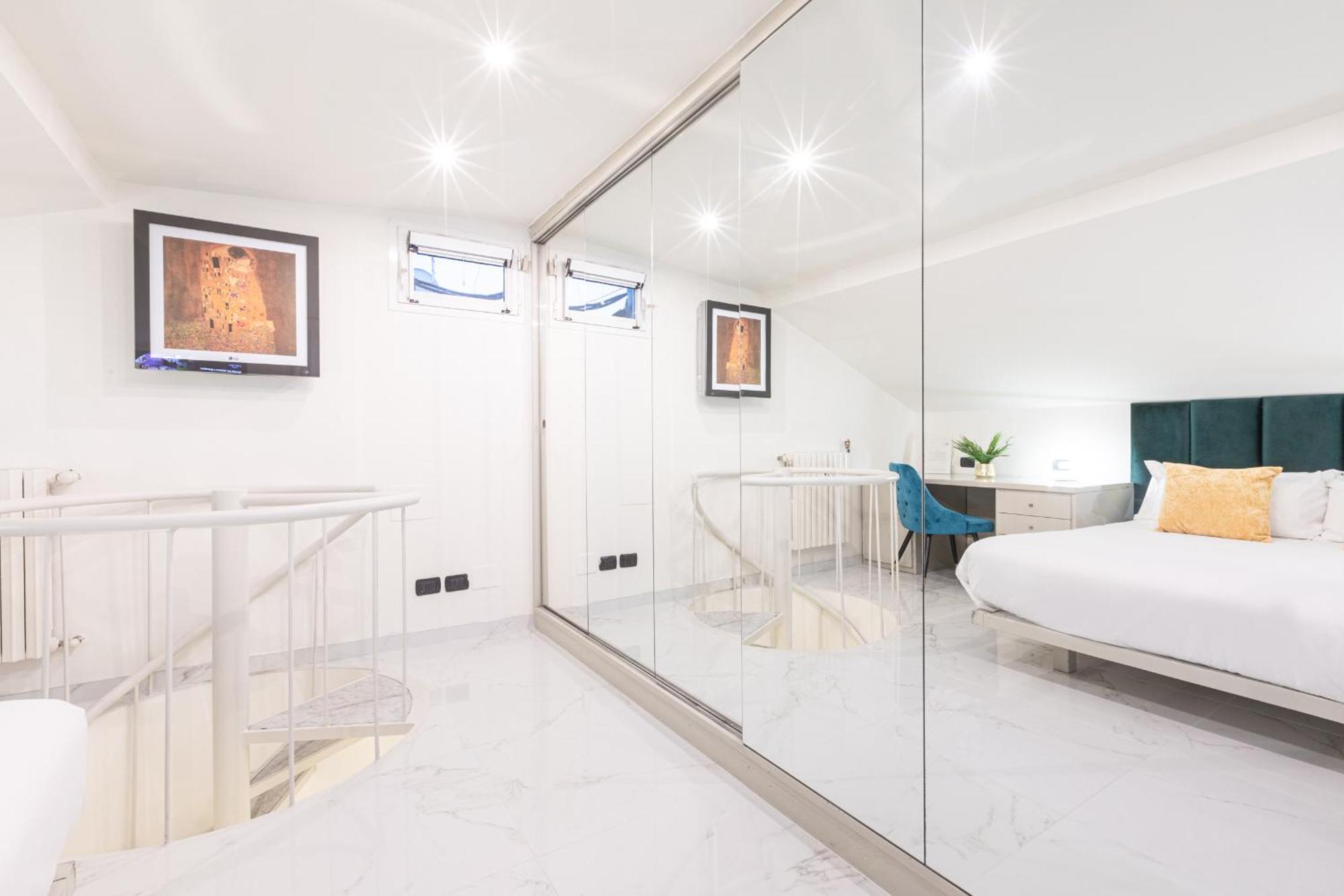 Monte Napoleone Split-Level Terrace Apartment - Top Collection Milano Exterior foto