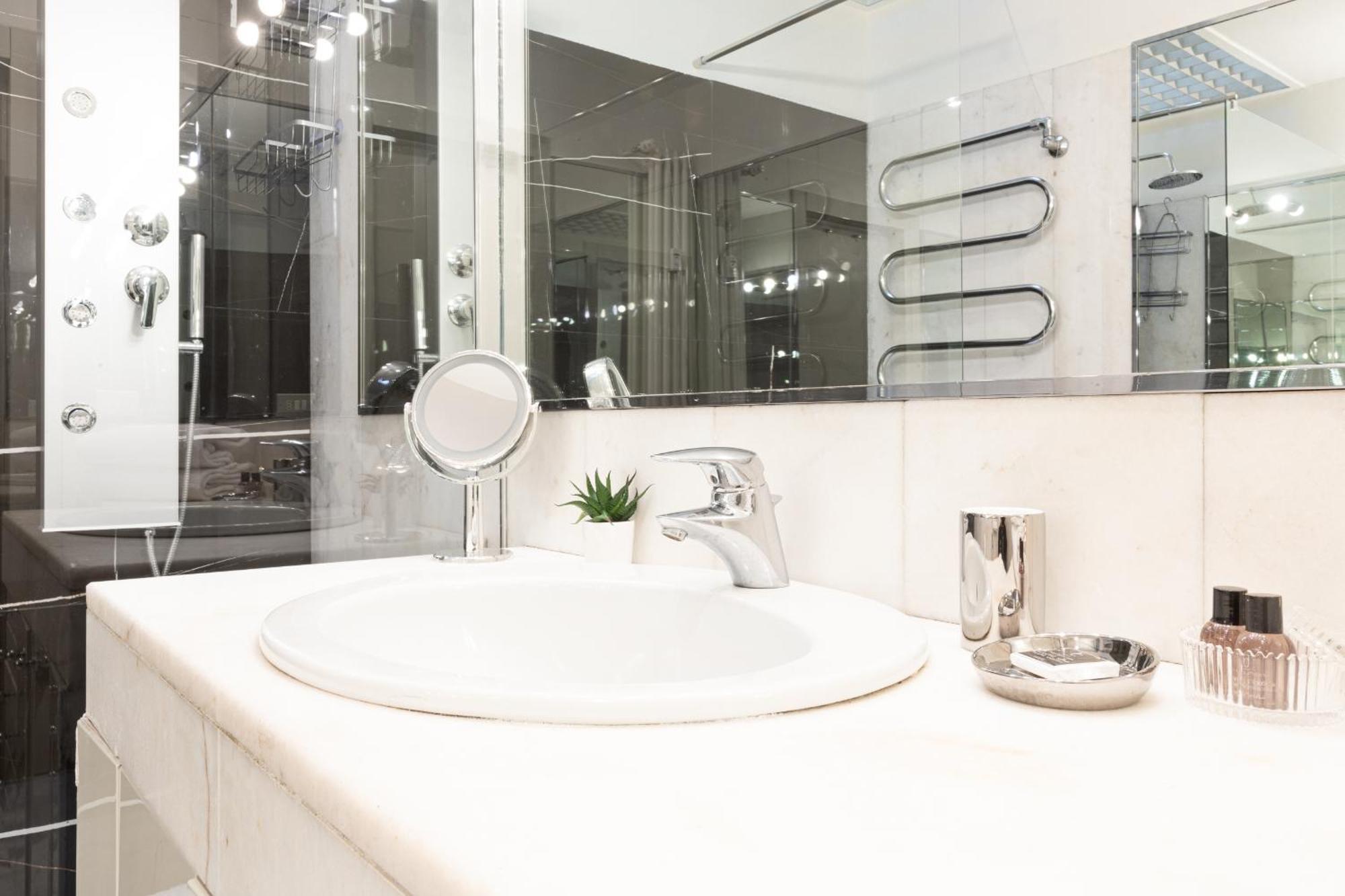 Monte Napoleone Split-Level Terrace Apartment - Top Collection Milano Exterior foto